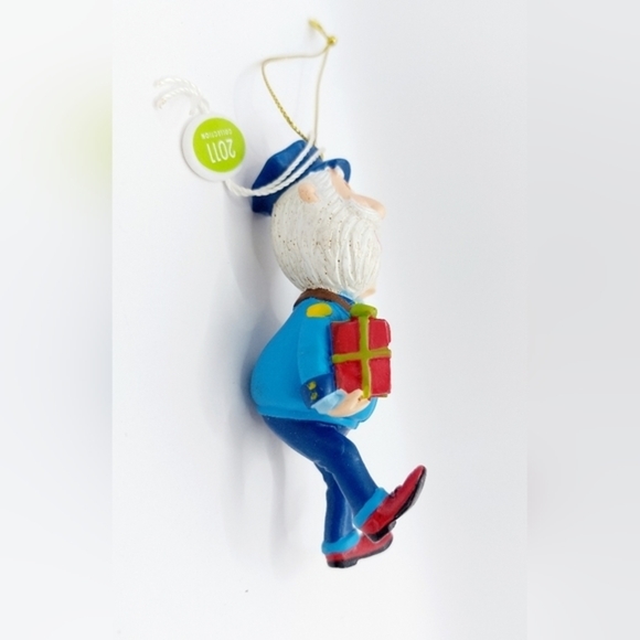 2011‎ North Pole Collection Postman Ornament - Picture 4 of 6